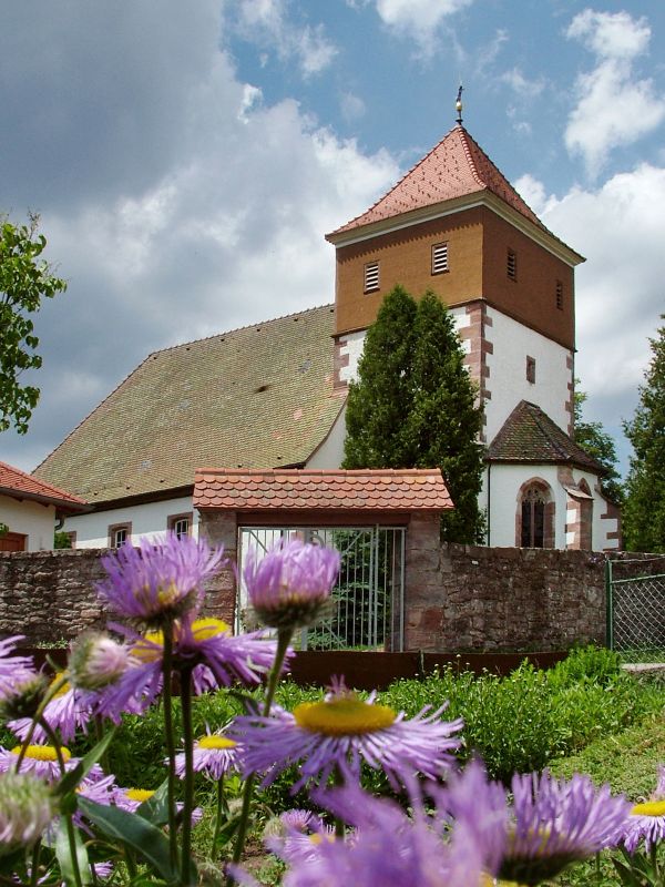 Wehrkirche in Urnagold